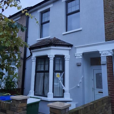 Daniari Guest Rooms Erith エクステリア 写真